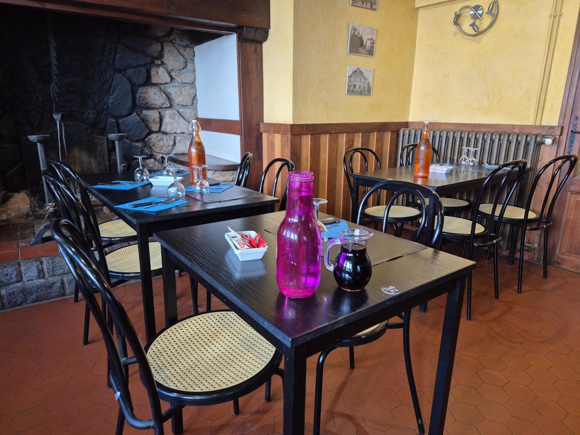 Logis Hotel Restaurant L'Oustal Naves  Exteriér fotografie