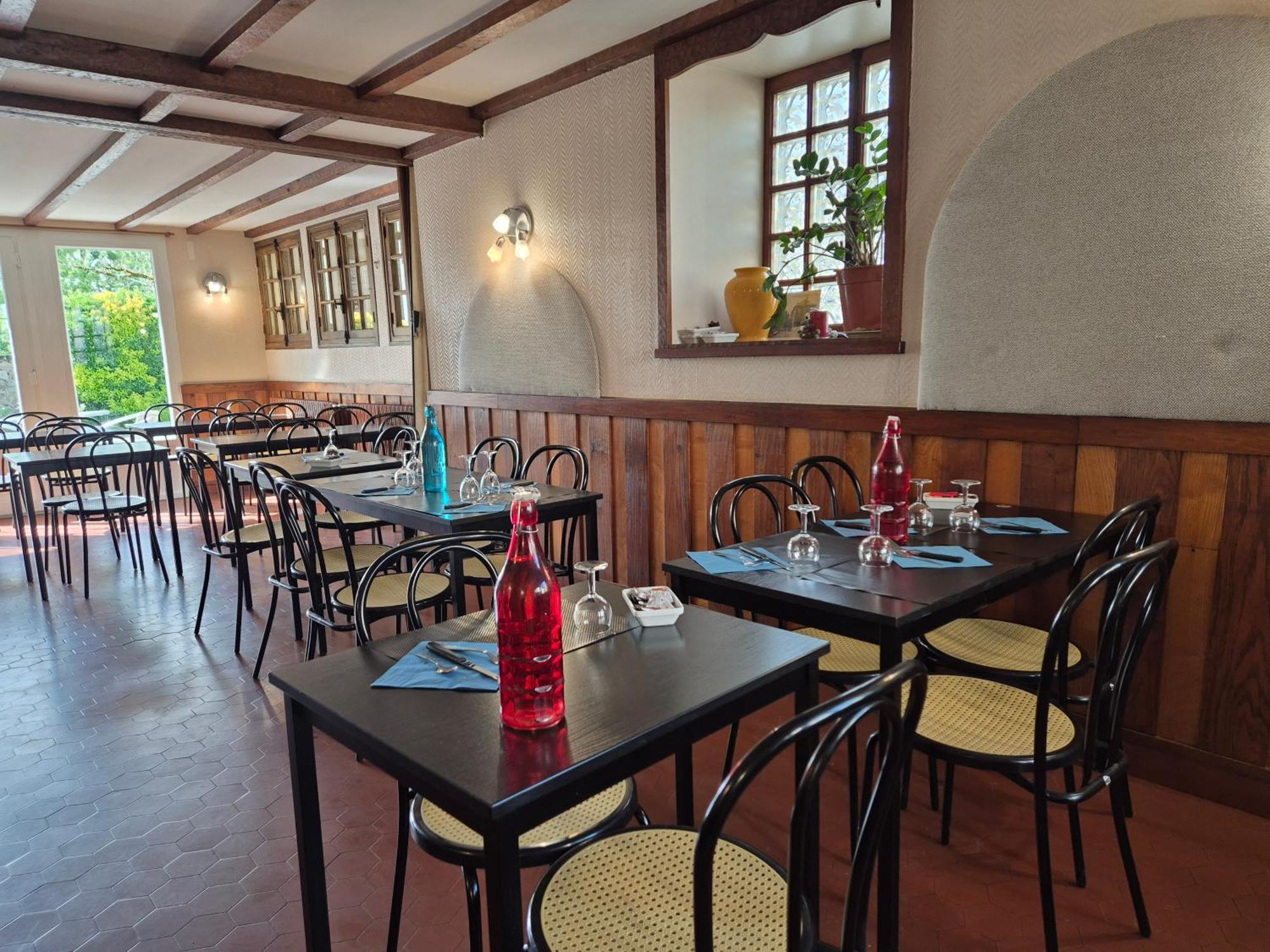 Logis Hotel Restaurant L'Oustal Naves  Exteriér fotografie