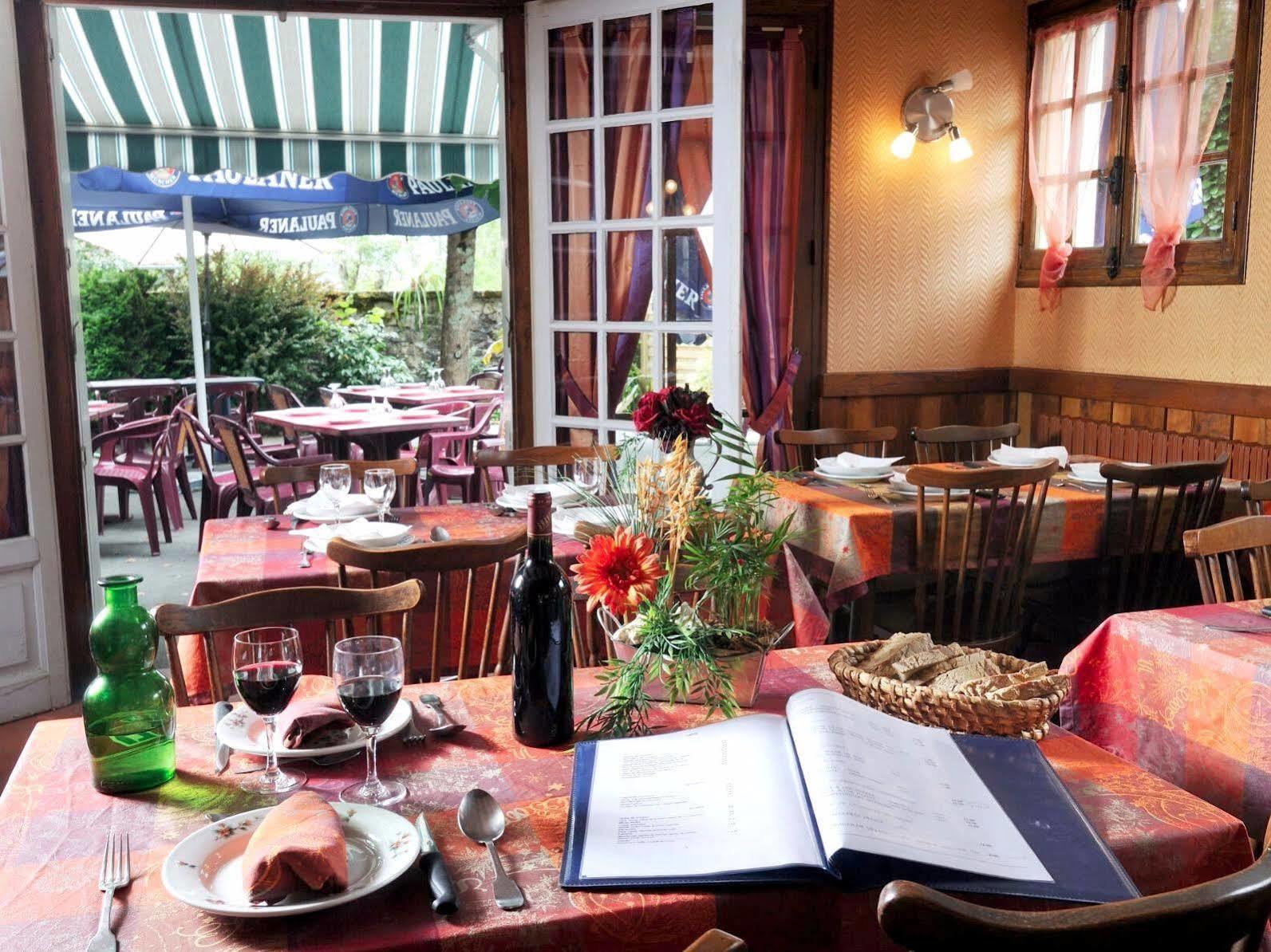 Logis Hotel Restaurant L'Oustal Naves  Exteriér fotografie